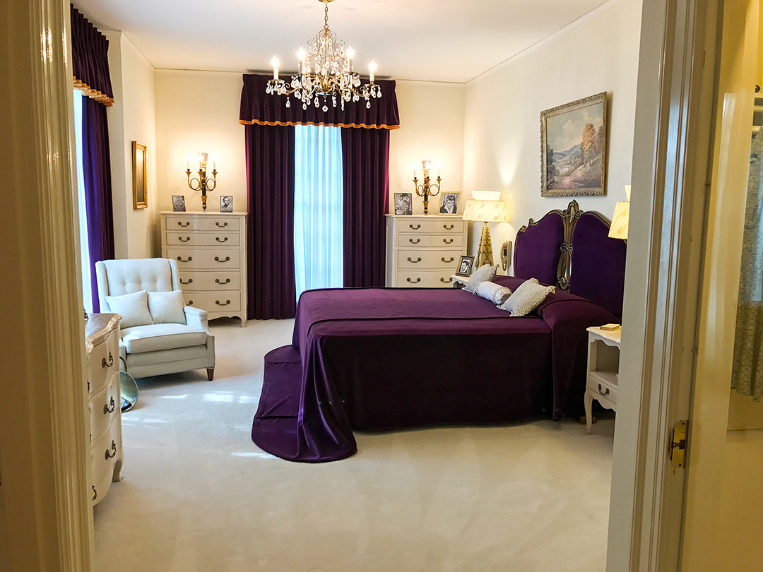 Gladys' bathroom room